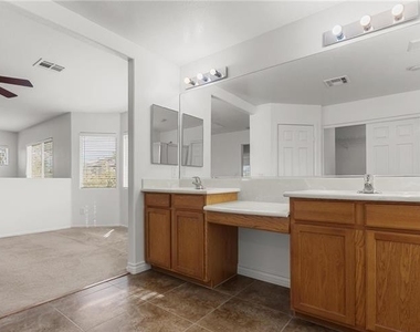 9123 Weeping Hollow Avenue - Photo Thumbnail 39