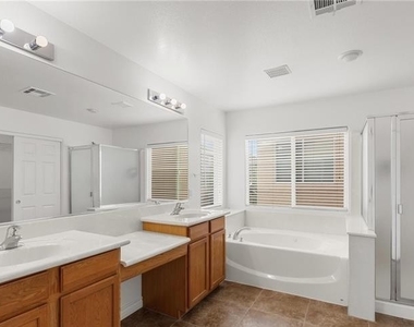 9123 Weeping Hollow Avenue - Photo Thumbnail 37