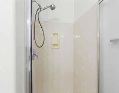 9123 Weeping Hollow Avenue - Photo Thumbnail 16