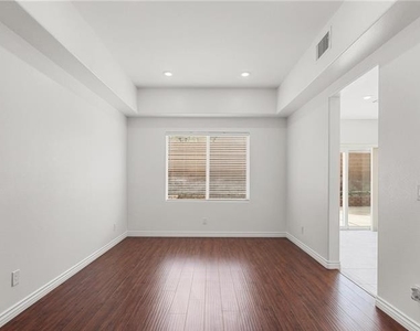 9123 Weeping Hollow Avenue - Photo Thumbnail 12