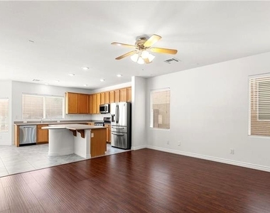 9123 Weeping Hollow Avenue - Photo Thumbnail 3