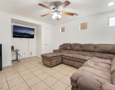 9132 Gabardine Avenue - Photo Thumbnail 13