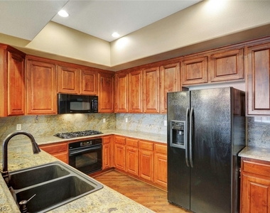 62 Serene Avenue - Photo Thumbnail 23