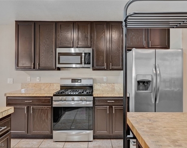 7275 Diamond Canyon Lane - Photo Thumbnail 12