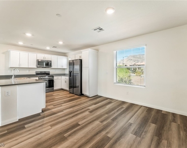 3892 Enchanted Sky Street - Photo Thumbnail 9