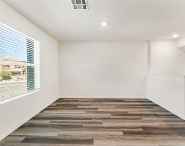 3892 Enchanted Sky Street - Photo Thumbnail 8