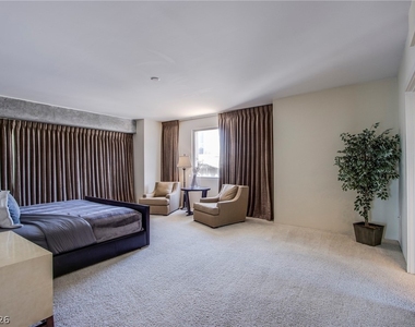 360 E Desert Inn Road - Photo Thumbnail 19