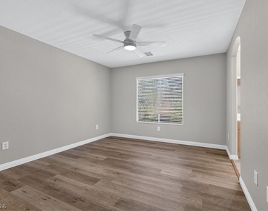 561 Aspen Leaf Street - Photo Thumbnail 18
