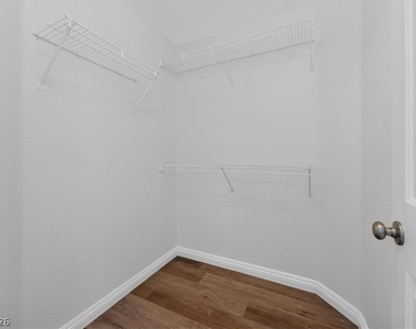 561 Aspen Leaf Street - Photo Thumbnail 12