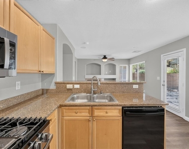 561 Aspen Leaf Street - Photo Thumbnail 22