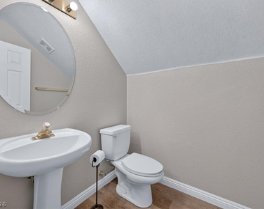 561 Aspen Leaf Street - Photo Thumbnail 21