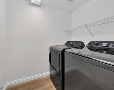 561 Aspen Leaf Street - Photo Thumbnail 20