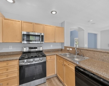 561 Aspen Leaf Street - Photo Thumbnail 23