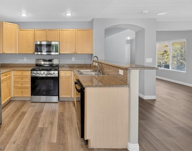 561 Aspen Leaf Street - Photo Thumbnail 25