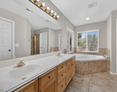 561 Aspen Leaf Street - Photo Thumbnail 15