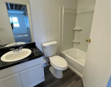 1381 E University Avenue - Photo Thumbnail 5