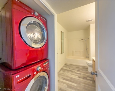 8070 W Russell Road - Photo Thumbnail 4