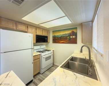 8070 W Russell Road - Photo Thumbnail 3