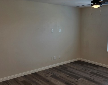 4534 Dover Straight Street - Photo Thumbnail 10