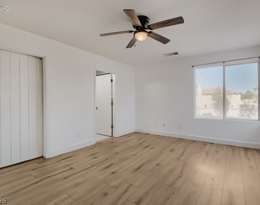 9753 Silver Lasso Street - Photo Thumbnail 14
