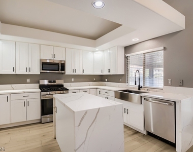 9753 Silver Lasso Street - Photo Thumbnail 7