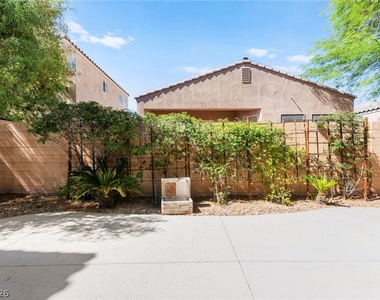174 Twin Towers Avenue - Photo Thumbnail 20