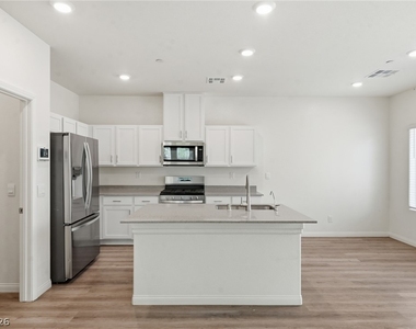 4706 Turquoise Cliffs Avenue - Photo Thumbnail 7