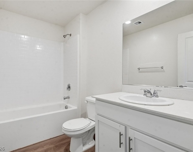 4706 Turquoise Cliffs Avenue - Photo Thumbnail 25