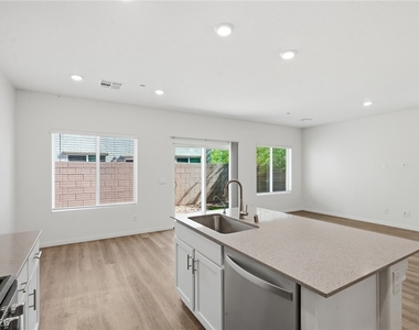 4706 Turquoise Cliffs Avenue - Photo Thumbnail 9
