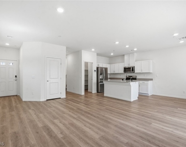 4706 Turquoise Cliffs Avenue - Photo Thumbnail 6