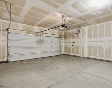 4706 Turquoise Cliffs Avenue - Photo Thumbnail 27