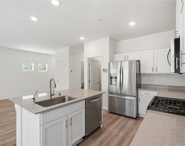 4706 Turquoise Cliffs Avenue - Photo Thumbnail 2