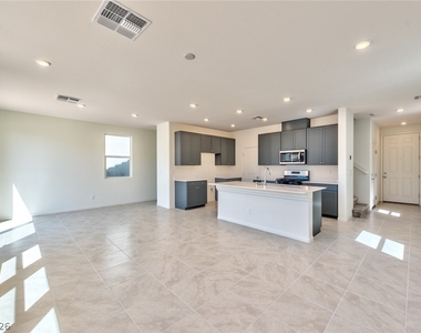 10167 Glowing Amber Street - Photo Thumbnail 4