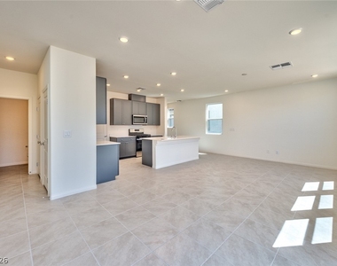 10167 Glowing Amber Street - Photo Thumbnail 7