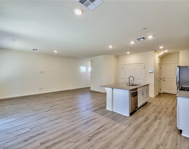 4702 Arctic Cliffs Avenue - Photo Thumbnail 6