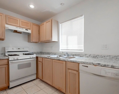 2095 Betty Davis Street - Photo Thumbnail 7
