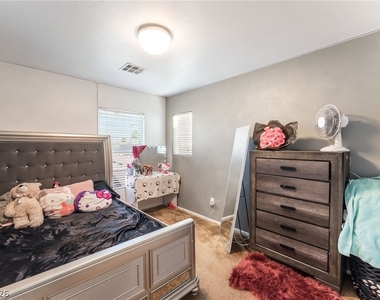 4217 Walnut Glen Drive - Photo Thumbnail 2