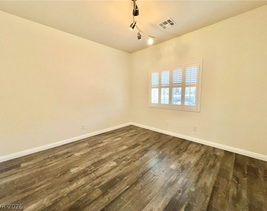 5014 Tunnel Falls Drive - Photo Thumbnail 4