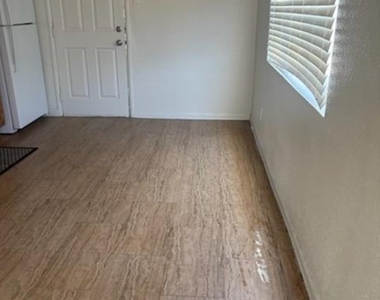 1318 Rexford Place - Photo Thumbnail 14