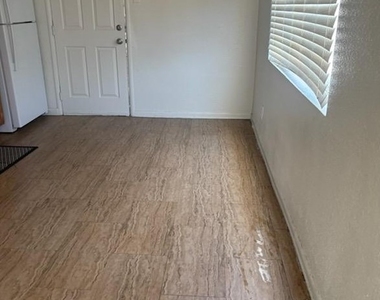 1318 Rexford Place - Photo Thumbnail 5