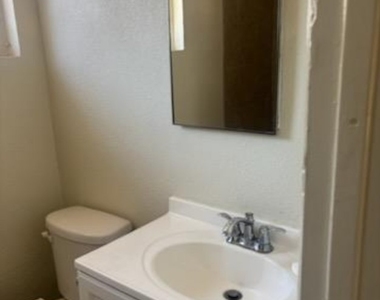 1318 Rexford Place - Photo Thumbnail 7