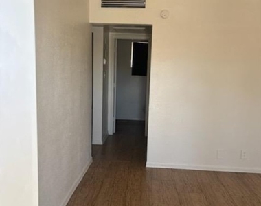 1318 Rexford Place - Photo Thumbnail 17