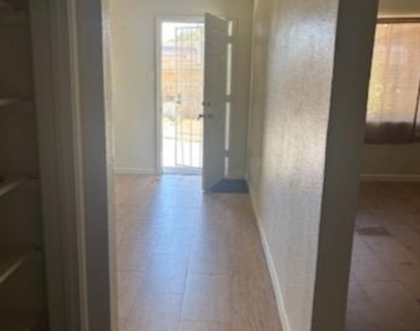 1318 Rexford Place - Photo Thumbnail 10