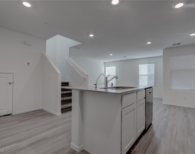 7371 Craig Cove Court - Photo Thumbnail 12