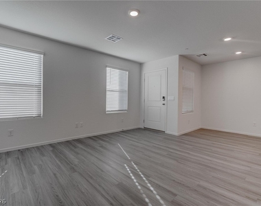 7371 Craig Cove Court - Photo Thumbnail 5