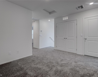 7371 Craig Cove Court - Photo Thumbnail 17