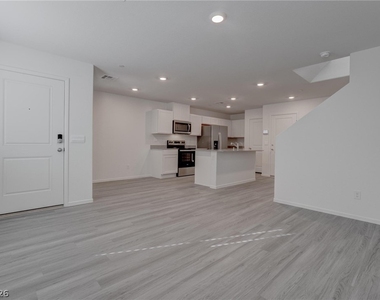 7371 Craig Cove Court - Photo Thumbnail 4
