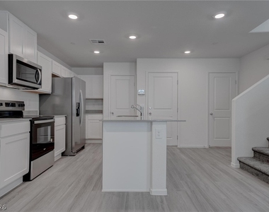 7371 Craig Cove Court - Photo Thumbnail 8