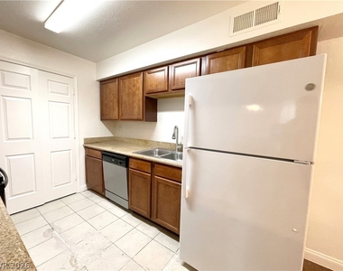 3135 S Mojave Road - Photo Thumbnail 7