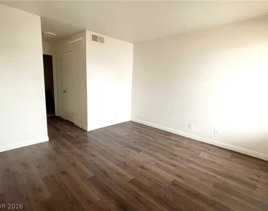 3135 S Mojave Road - Photo Thumbnail 10